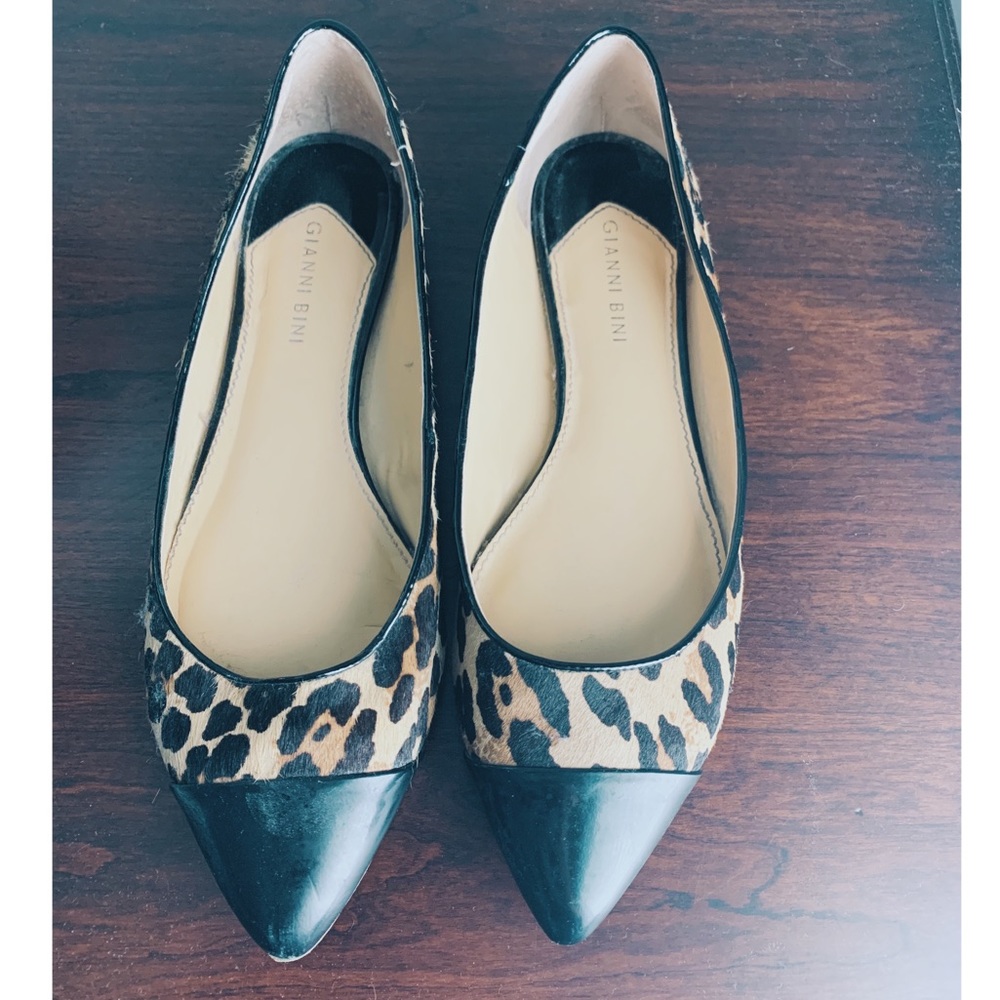 Gianni Bini leopard print flats